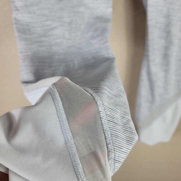 Lululemon Spacedye Scallop Leggings CaprisGray whiteMeshSz 8 , M - Picture 3 of 5